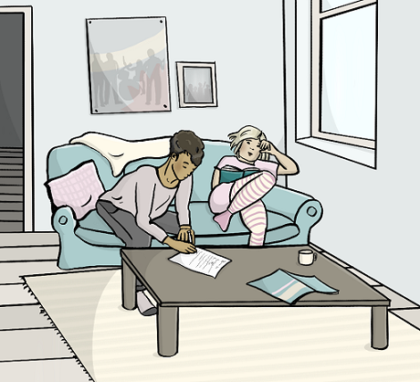 Zwei Personen sitzen in einem Zimmer auf einem Sofa. Eine Person liest ein Buch, die andere Person schreibt etwas auf einen Zettel.