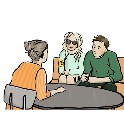 Ein Mann und eine Frau sitzen an einem niedrigen Runden Tisch, die Frau trägt eine Sonnenbrille und eine Blindenbinde. Ihnen gegenüber am Tisch sitzt eine weitere Frau.