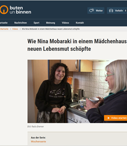 Auf dem Bild ist ein Ausschnitt der Webseite von Buten un Binnen zu sehen. Auf dem Bild sieht man zwei Frauen, die miteinander reden in einer Küche.